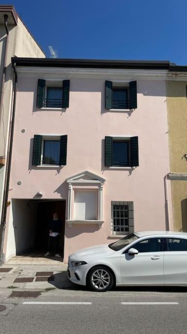 Al Capitello Apt, 5 Minutes From Treviso Airport Apartment Exterior photo